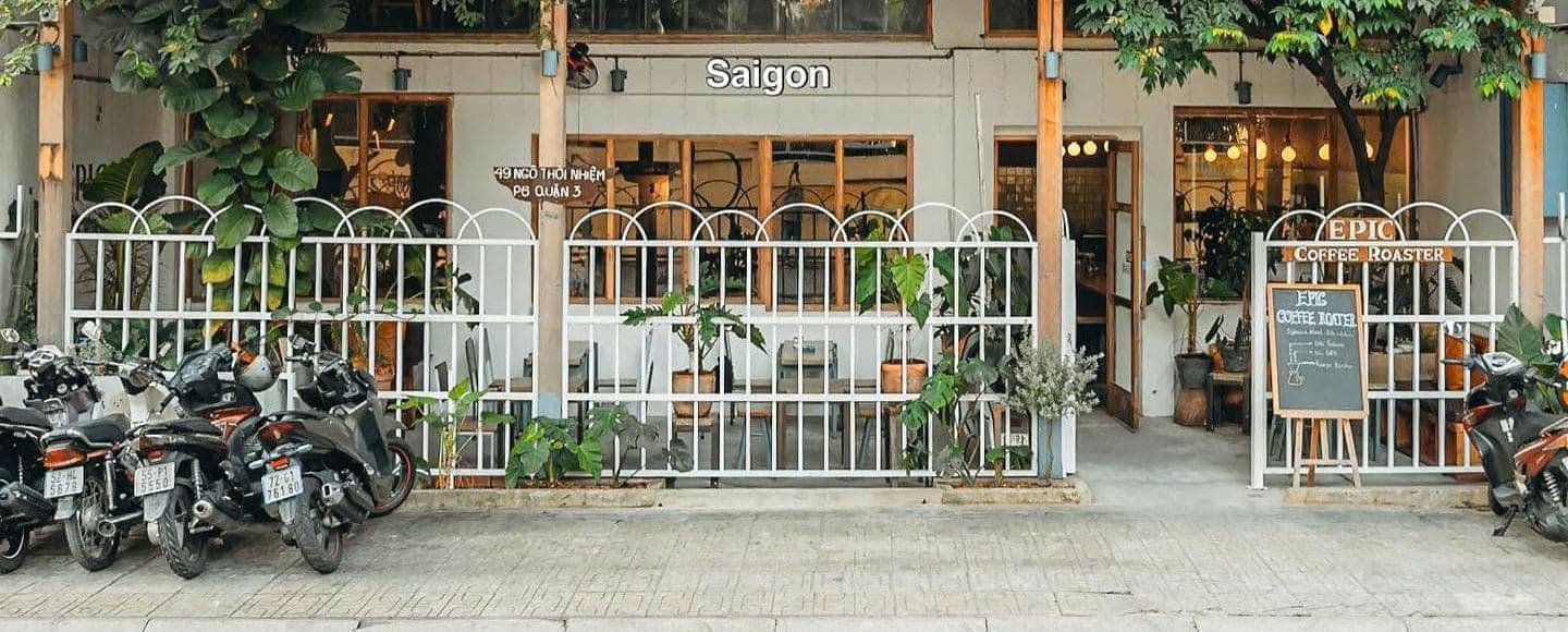 The Epic café shopfront on Ngô Thời Nhiệm