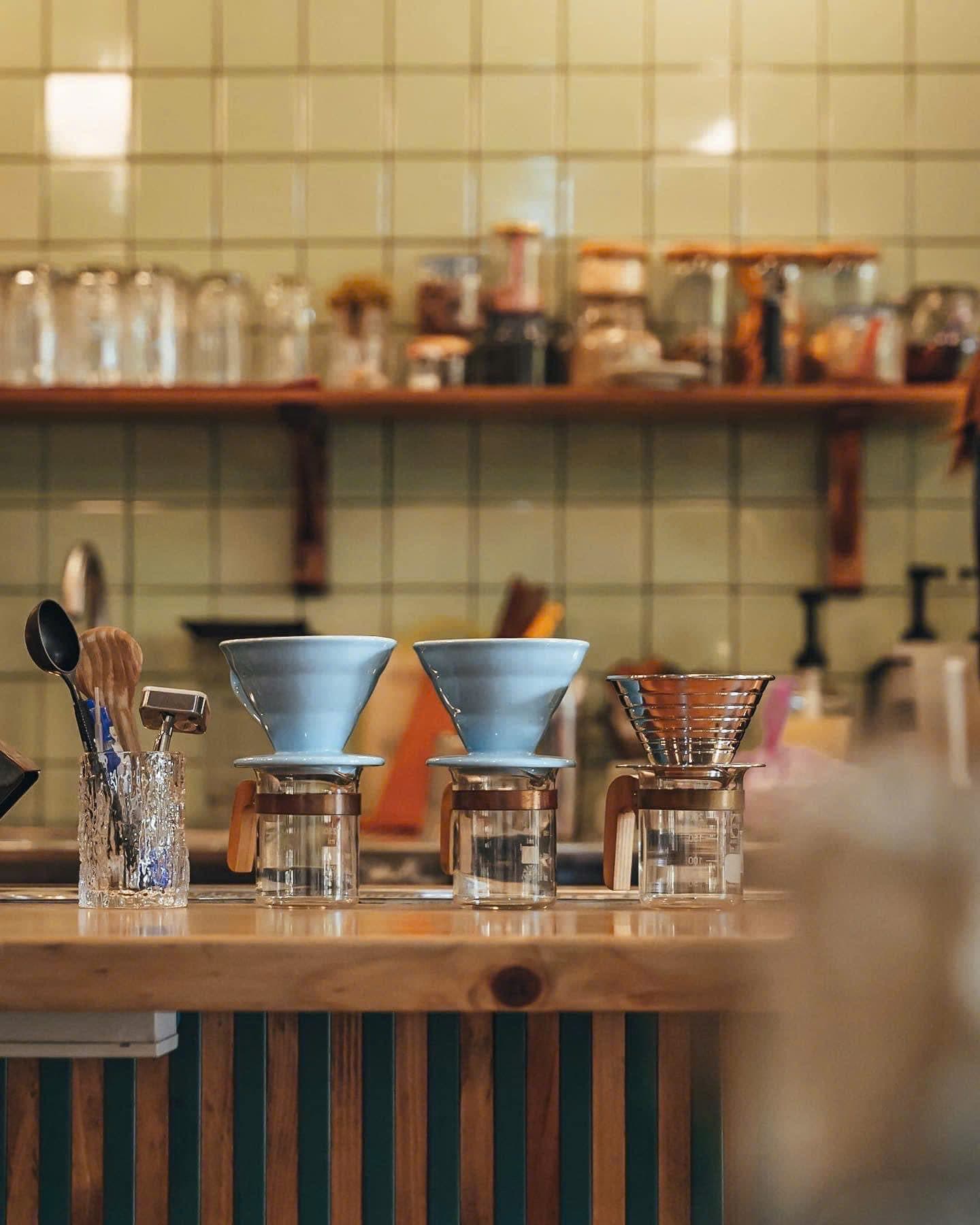 Pour-over station mid-brew